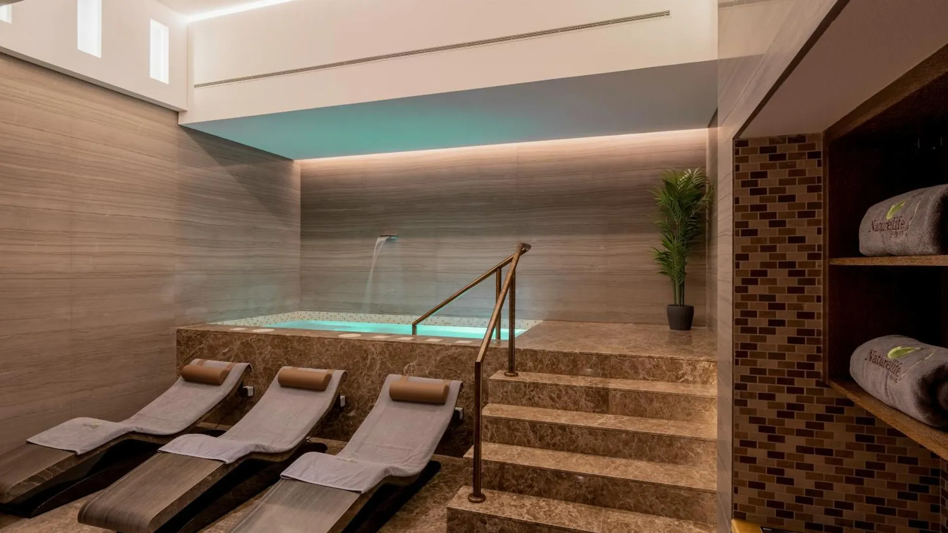 Rixos Marina Abu Dhabi Hotel 5*,  Egyesült Arab Emírségek